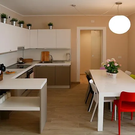 Ampio Con Giardino E Box Apartament